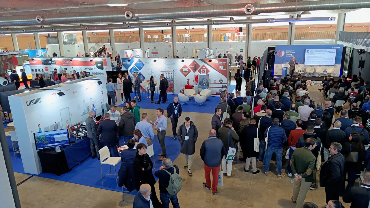 III Congreso PCI — Zona expositiva y ambiente